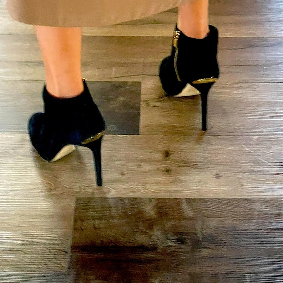 Micheal Kors Velvet Black Ankled High Heels Boots Size 8 1/2M - Picture 7 of 17